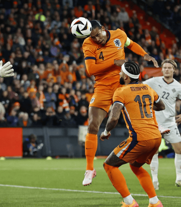 关于荷兰队在匈牙利的比赛中取胜，展现了强大的实力的信息